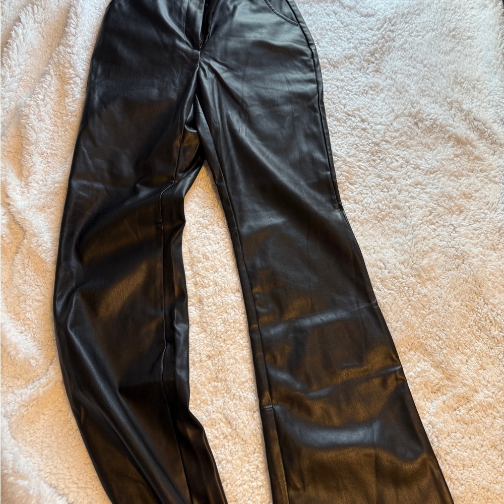 Meshki Tyra Straight Leg Black Faux Leather
Pant Size Small NWT